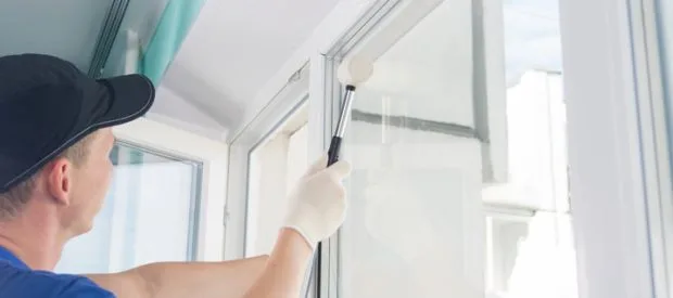 Installer setting a new replacement window